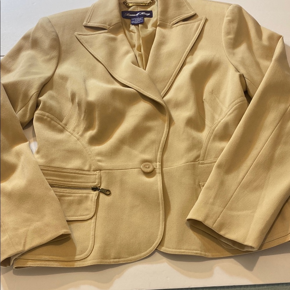 NWOT Russell Kemp Butter Yellow Figure Flattering Blazer